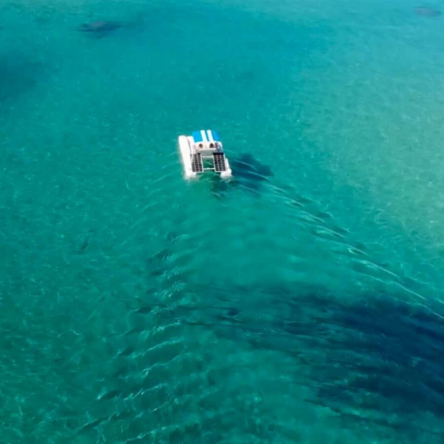 https://ceb8596f236225acd007-8e95328c173a04ed694af83ee4e24c15.ssl.cf5.rackcdn.com/images/hero/_zPattern/sub-sea-systems-solar-boat.jpg
